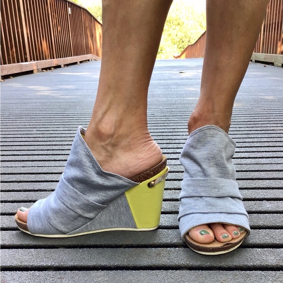 Juicy Couture Gray and Yellow Sandals with Wrapped Fabric Detail - Picture 2 of 13